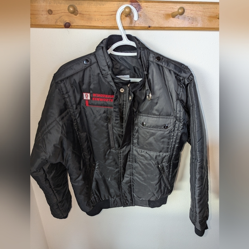 Vintage Dunbrooke Wisconsin Kenworth Trucking jacket size small.
